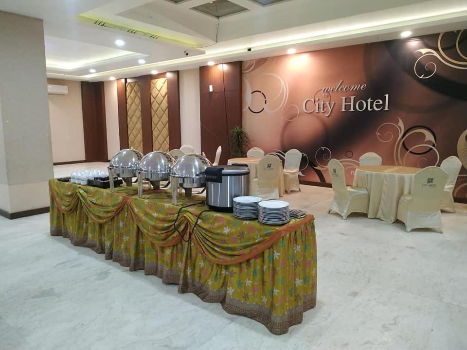 City Hotel Tasikmalaya Esterno foto