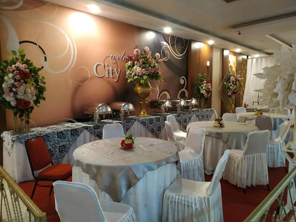 City Hotel Tasikmalaya Esterno foto