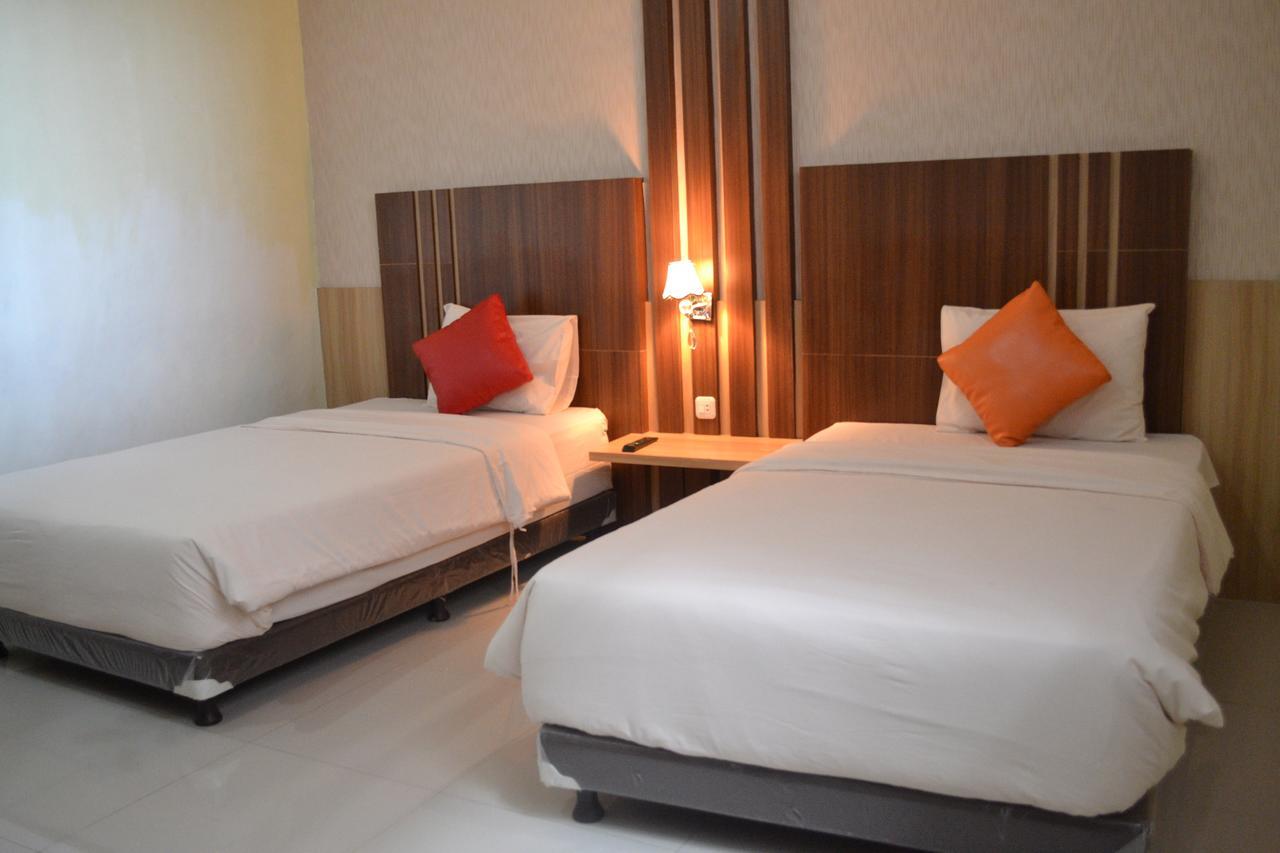 City Hotel Tasikmalaya Esterno foto