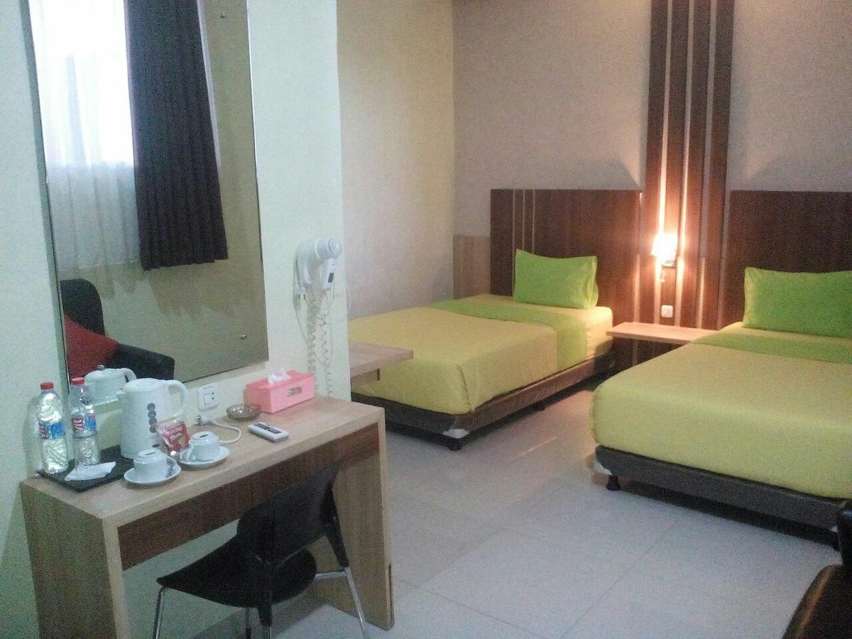 City Hotel Tasikmalaya Esterno foto