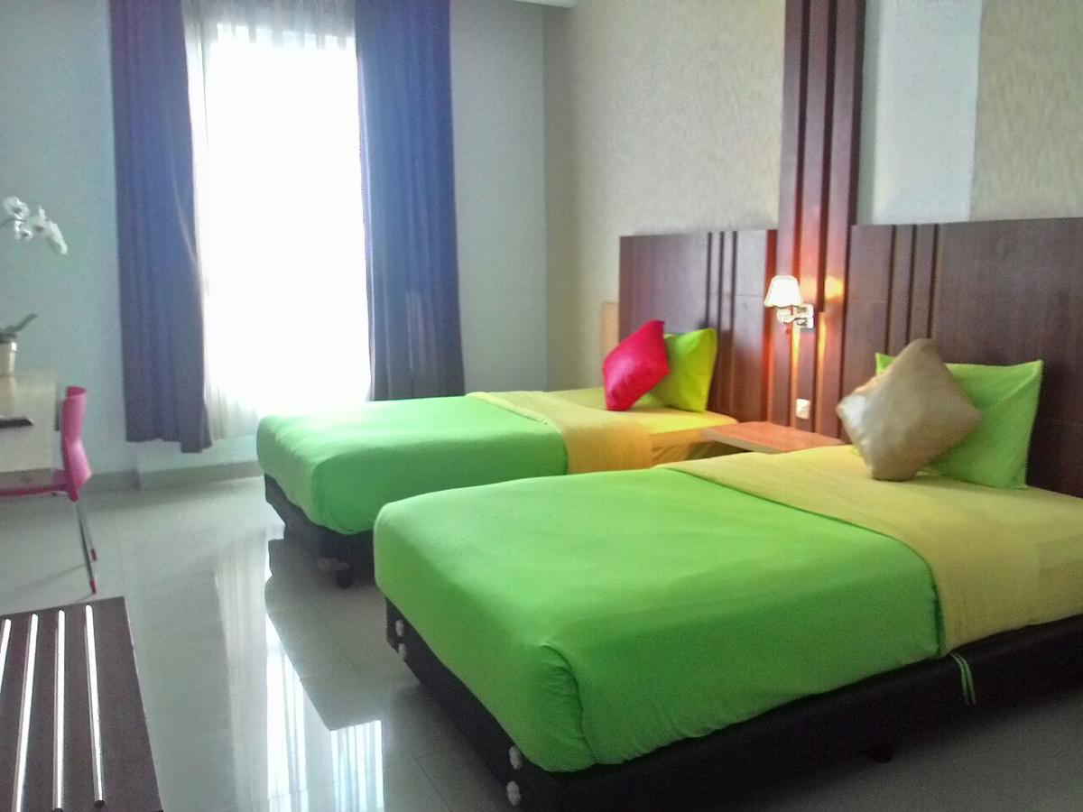 City Hotel Tasikmalaya Esterno foto