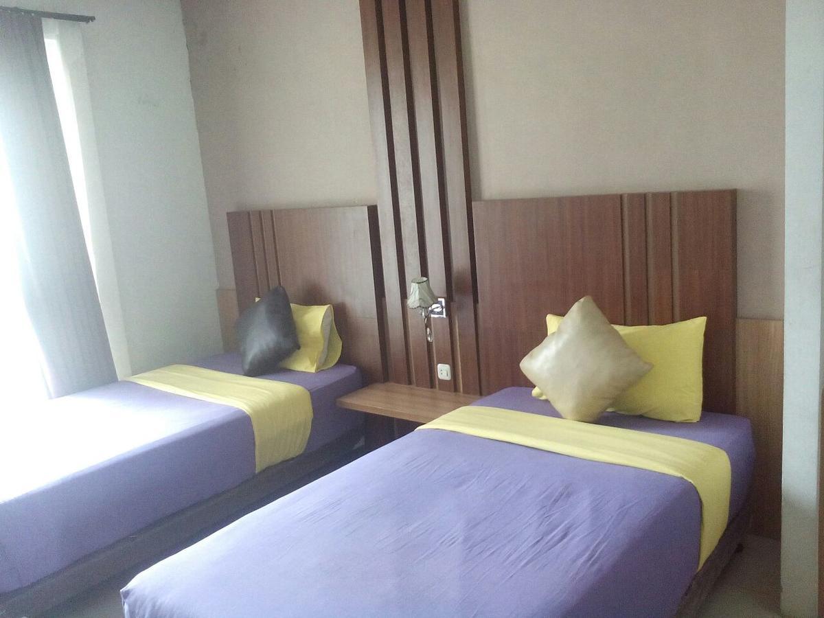 City Hotel Tasikmalaya Esterno foto